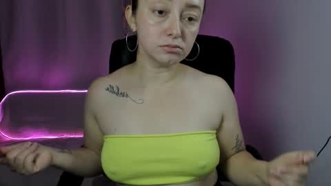 Snapshot of iris_marroquin chatting on February 2026 12:45:02 PM natalia online show from February 2026 12:45:02 PM