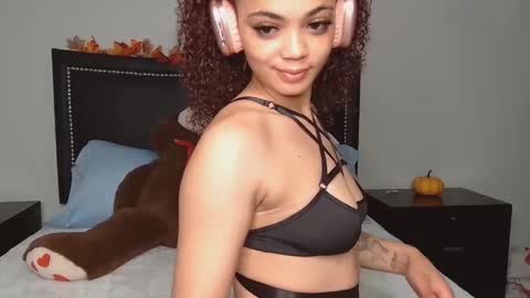 Snapshot of iris_the_squirter chatting on November 2025 02:35:02 AM Iris  online show from November 2025 02:35:02 AM