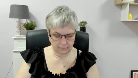 Snapshot of iris_xdesire chatting on May 2026 06:08:02 AM I R I S online show from May 2026 06:08:02 AM