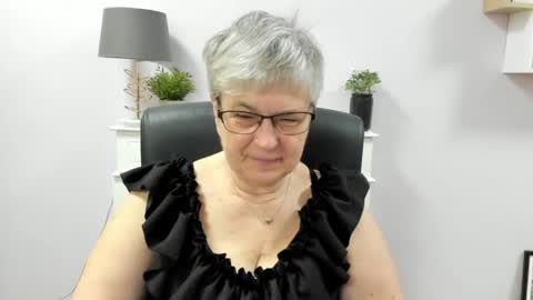 Snapshot of iris_xdesire chatting on May 2026 06:32:02 AM I R I S online show from May 2026 06:32:02 AM