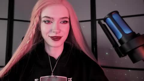 Miss Iris Fansly Miss Iris new inst.  online show from February 2025 08:33:02 AM