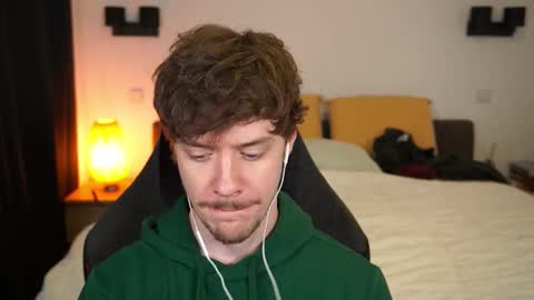 Sam online show from October 2025 06:17:01 PM