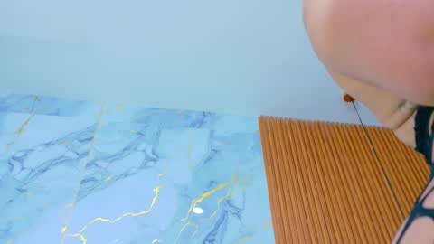 Sandy  online show from November 2025 12:16:01 PM