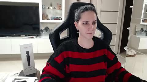 Irwi Tomboy online show from December 2024 12:19:01 AM