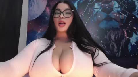 Snapshot of is_candy_west_ chatting on June 2026 04:05:01 PM Dani online show from June 2026 04:05:01 PM