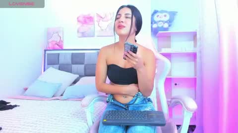 Snapshot of isa7_ chatting on April 2026 01:57:02 PM Isabella online show from April 2026 01:57:02 PM
