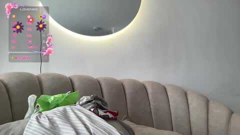 Isabella online show from May 2026 04:12:01 PM