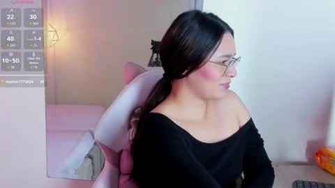 Snapshot of isa_doux chatting on February 2026 02:59:01 AM Isa online show from February 2026 02:59:01 AM