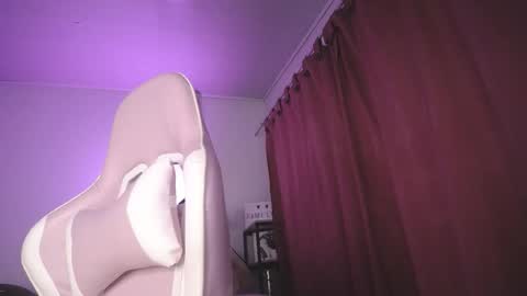 Isabella  online show from December 2025 10:52:02 AM