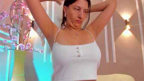 Isabella online show from November 2025 11:52:02 AM