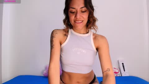 Snapshot of isa_laurentt chatting on January 2025 02:07:01 PM Isabella Laurentt  online show from January 2025 02:07:01 PM