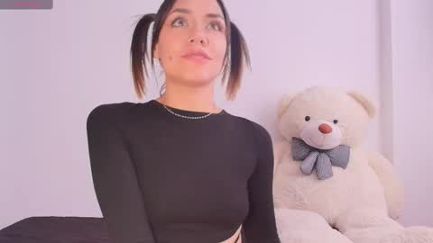 Snapshot of isa_laurentt chatting on February 2025 06:05:01 PM Isabella Laurentt  online show from February 2025 06:05:01 PM