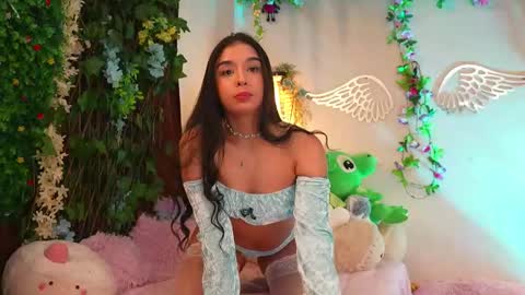 Isabella        online show from November 2025 11:59:01 PM