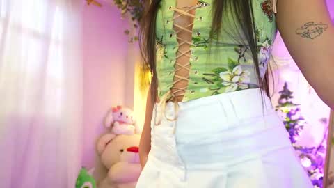 Isabella        online show from December 2025 05:20:01 PM