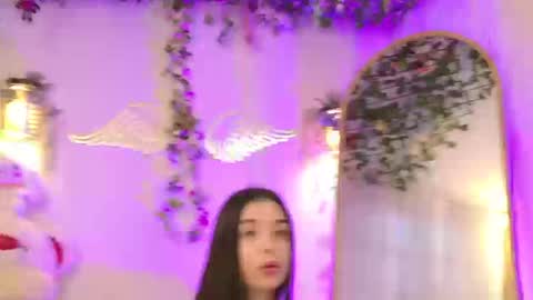 Isabella        online show from February 2026 09:48:02 PM