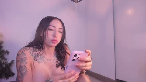 Snapshot of isa_redhair_ chatting on December 2024 09:27:01 AM ....  Connection time 900 pm to 500 amRest days Wednesday and Saturday online show from December 2024 09:27:01 AM