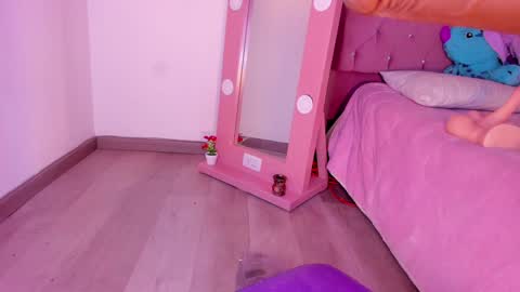 Snapshot of isa_redhair_ chatting on February 2025 07:29:01 AM ....  Connection time 900 pm to 500 amRest days Wednesday and Saturday online show from February 2025 07:29:01 AM