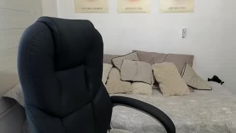 Snapshot of isaac_carter chatting on April 2026 11:35:01 AM Isaac carter online show from April 2026 11:35:01 AM