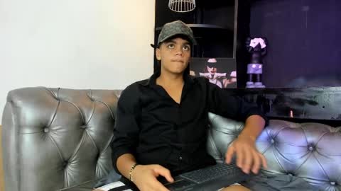 Isaac  online show from November 2025 07:45:02 PM