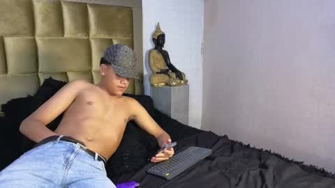 Isaac  online show from January 2026 02:04:02 AM