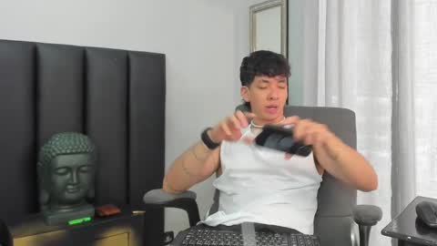 isaac_cryston online show from February 2025 08:18:01 PM