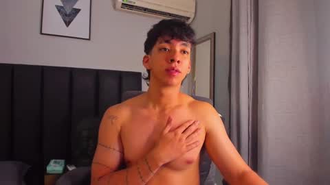 isaac_cryston online show from February 2025 01:03:02 AM