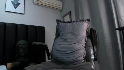 isaac_cryston online show from March 2025 11:49:02 PM