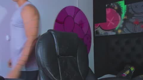 isaac_cryston online show from September 2025 08:13:02 PM