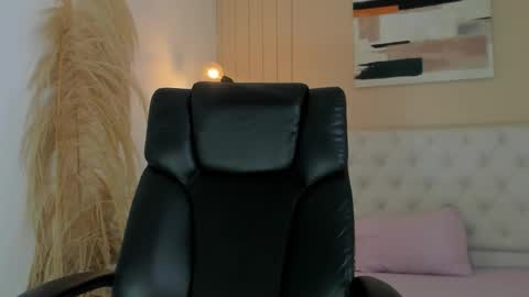 isaac_cryston online show from November 2025 09:57:02 PM