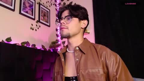 Isaac Saenz. online show from February 2025 10:14:02 PM