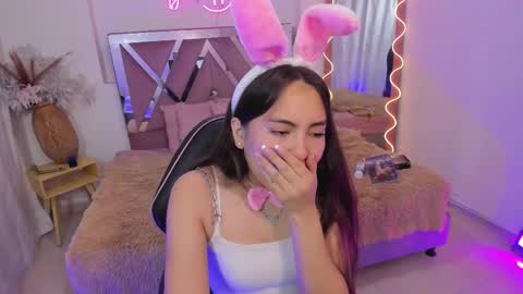 ISABELA  online show from November 2025 12:04:02 PM