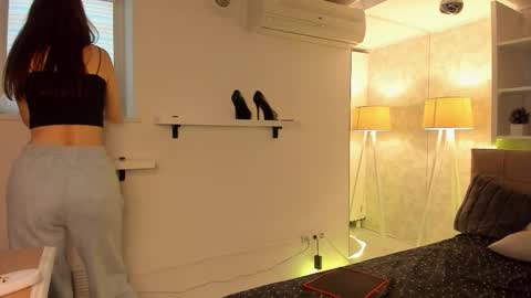 IsabelKiss online show from November 2025 07:45:01 AM