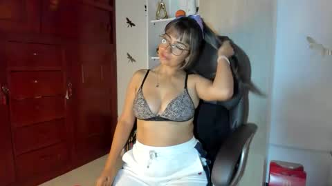 Snapshot of isabella22_1 chatting on February 2026 12:27:02 AM Isabella22 1 online show from February 2026 12:27:02 AM