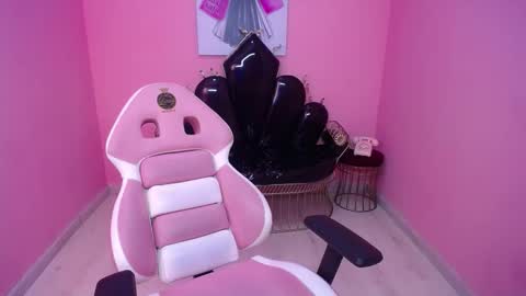 Snapshot of isabella_mendez_1 chatting on October 2025 02:19:01 PM Isa online show from October 2025 02:19:01 PM