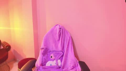 Snapshot of isabella_mendez_1 chatting on April 2026 01:12:01 PM Isa online show from April 2026 01:12:01 PM