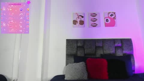 Snapshot of isabella_moon9 chatting on June 2026 11:44:02 AM Isabella Moon9 online show from June 2026 11:44:02 AM