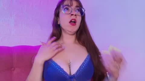 Isabella online show from October 2025 09:00:01 AM