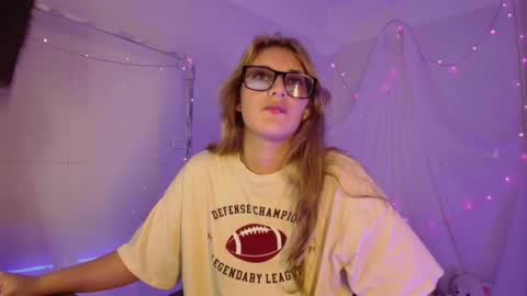 Isabella Rros online show from November 2025 10:43:02 PM