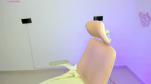 Isabella Thompson online show from January 2026 08:32:01 PM