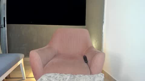 Snapshot of isabellabeker_ chatting on October 2025 06:35:02 AM ISABEL online show from October 2025 06:35:02 AM