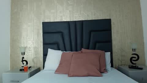 Isabella  online show from January 2026 12:20:01 PM