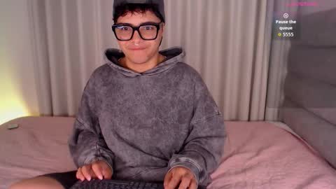 Isabella Mout  online show from February 2026 12:47:02 PM