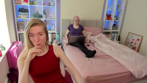 isabella online show from April 2026 03:46:01 PM