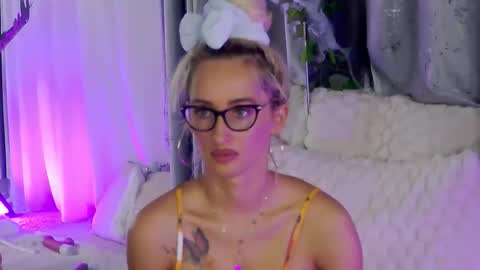 IsabelleEthan online show from October 2025 02:45:02 AM