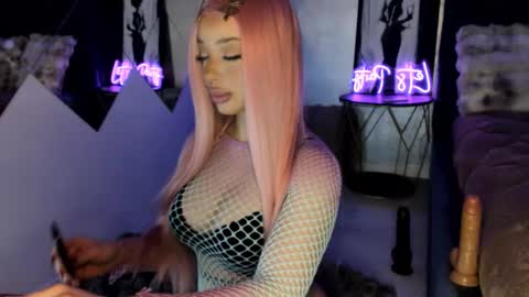 Isa online show from December 2025 12:58:02 PM