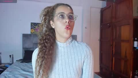 Isabela  online show from September 2025 03:52:01 AM