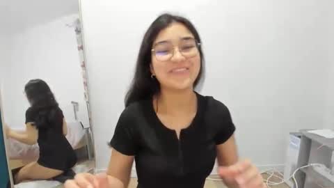 Isa Suarez online show from March 2026 07:42:01 PM