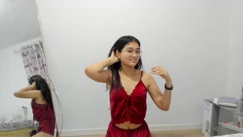 Isa Suarez online show from March 2026 09:15:01 PM