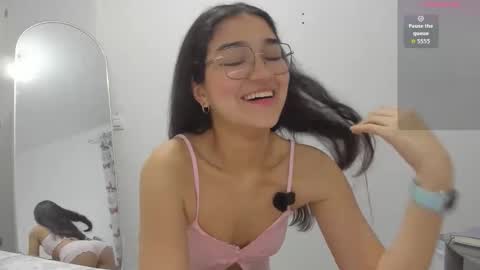 Isa Suarez online show from April 2026 07:06:01 PM