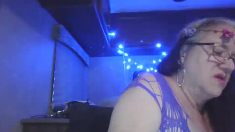 Iseestarz420 online show from December 2024 08:49:02 PM